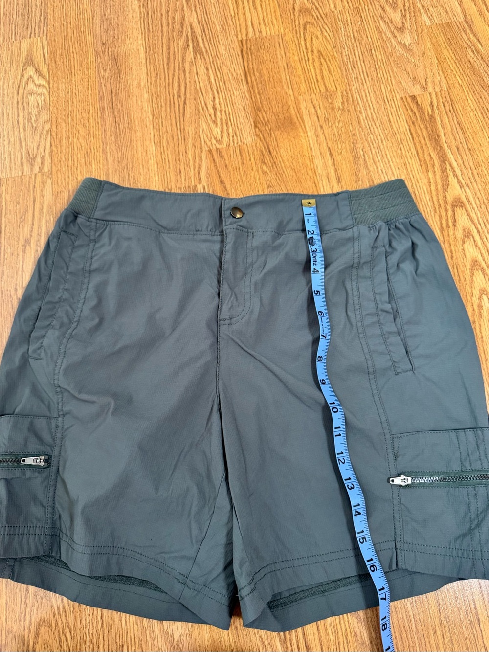 Women’s Dark Olive Cargo/Hiking Shorts XL - Picture 11 of 12